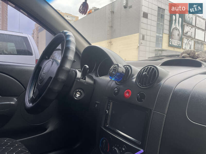 Седан Chevrolet Aveo 2005 в Сумах