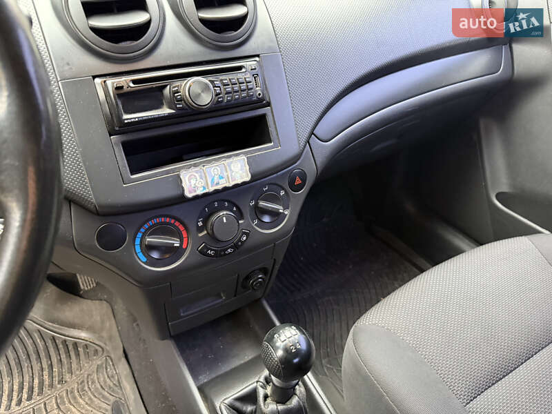 Седан Chevrolet Aveo 2011 в Пирятине