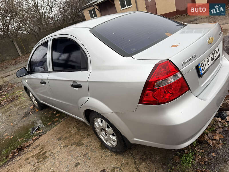 Седан Chevrolet Aveo 2011 в Пирятине