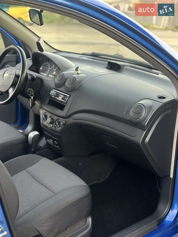 Хэтчбек Chevrolet Aveo 2011 в Павлограде