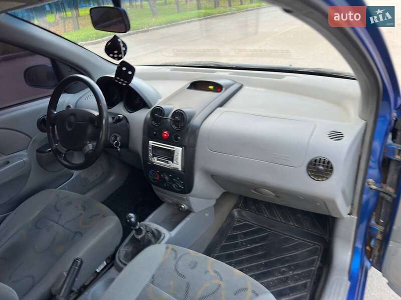 Седан Chevrolet Aveo 2004 в Николаеве