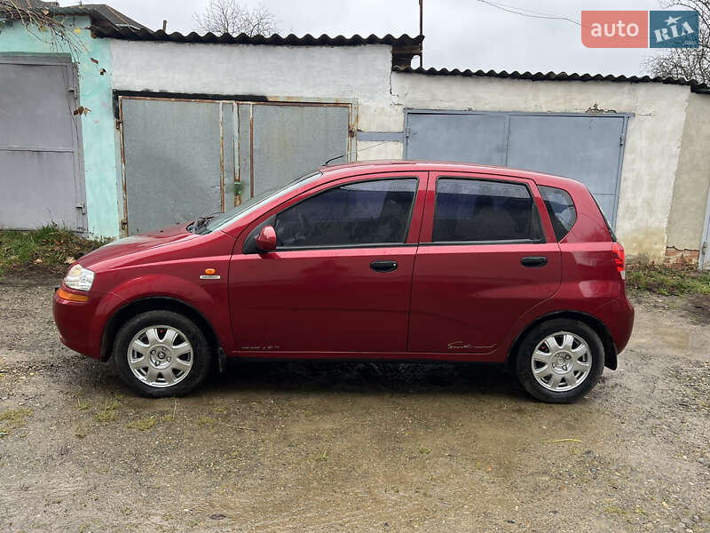 Хэтчбек Chevrolet Aveo 2005 в Кицмани