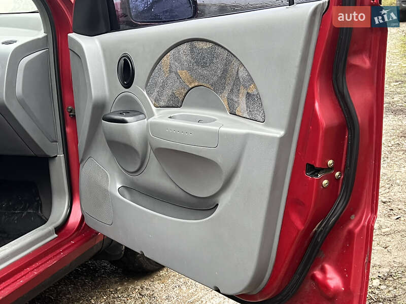 Хэтчбек Chevrolet Aveo 2005 в Кицмани