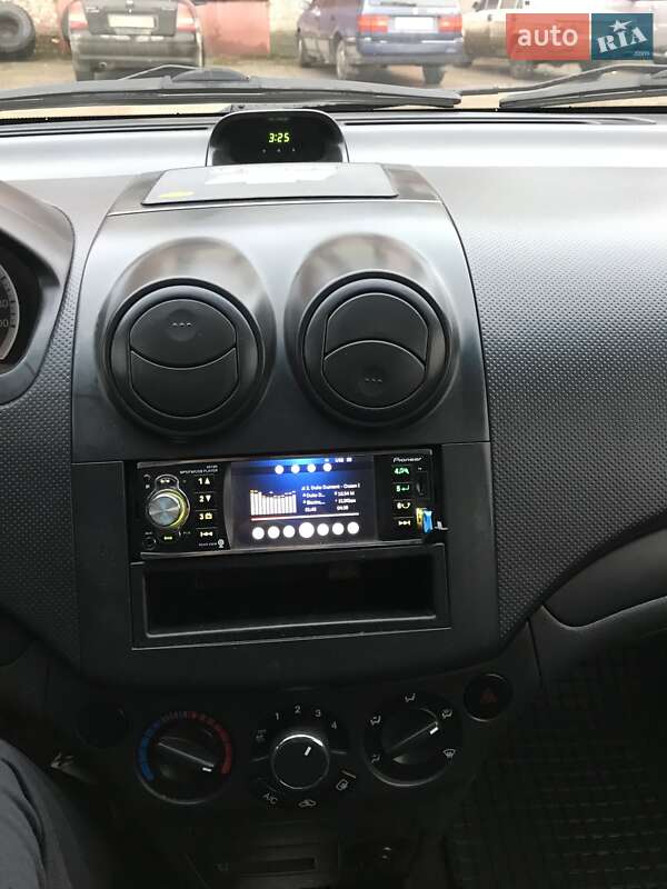 Седан Chevrolet Aveo 2006 в Городке