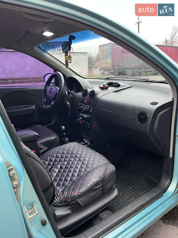 Седан Chevrolet Aveo 2006 в Днепре