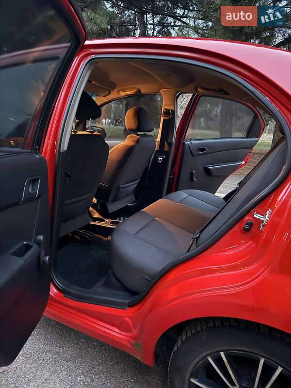 Седан Chevrolet Aveo 2008 в Днепре