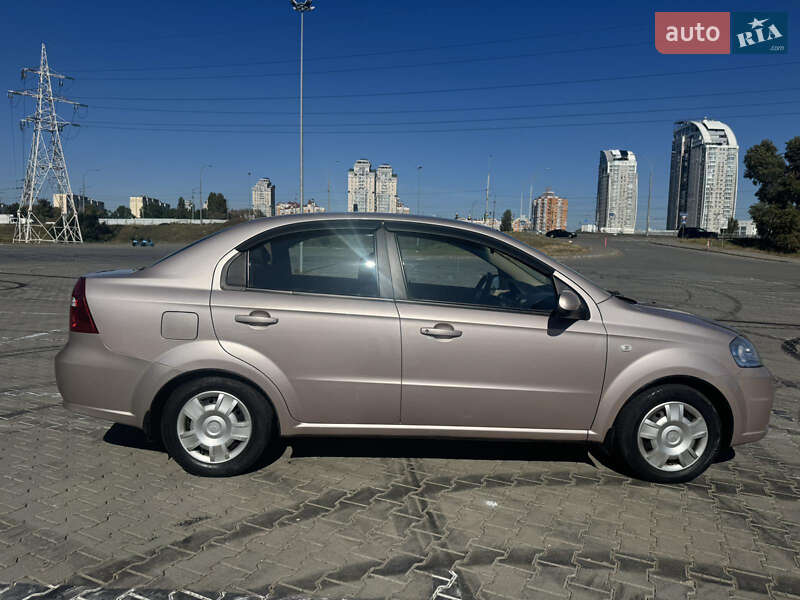 Седан Chevrolet Aveo 2008 в Киеве