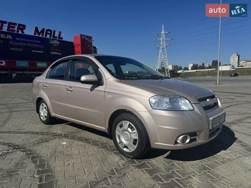 Седан Chevrolet Aveo 2008 в Киеве
