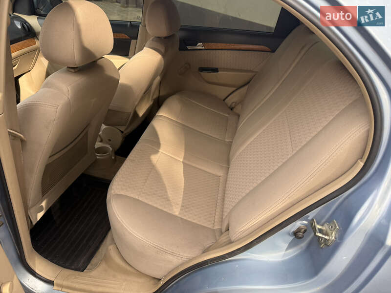 Седан Chevrolet Aveo 2007 в Днепре