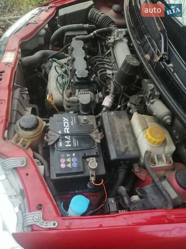 Седан Chevrolet Aveo 2004 в Полтаве