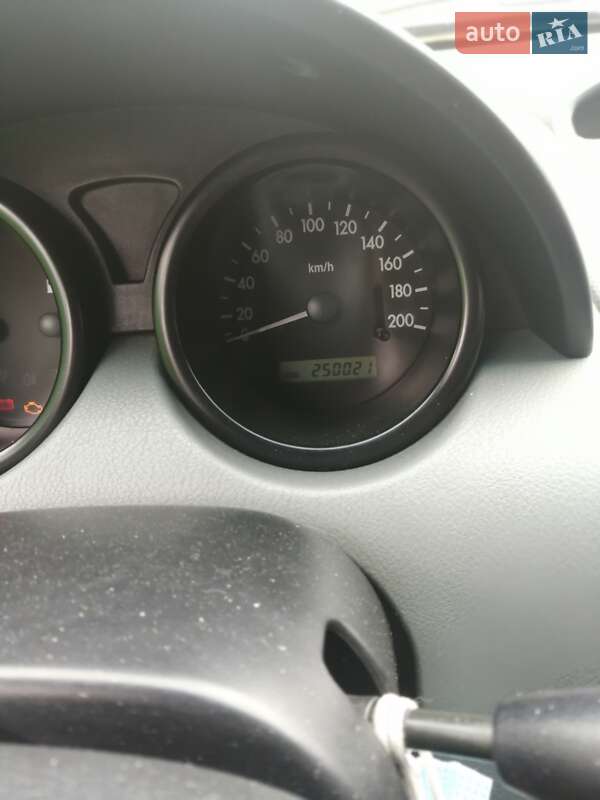 Седан Chevrolet Aveo 2004 в Полтаве