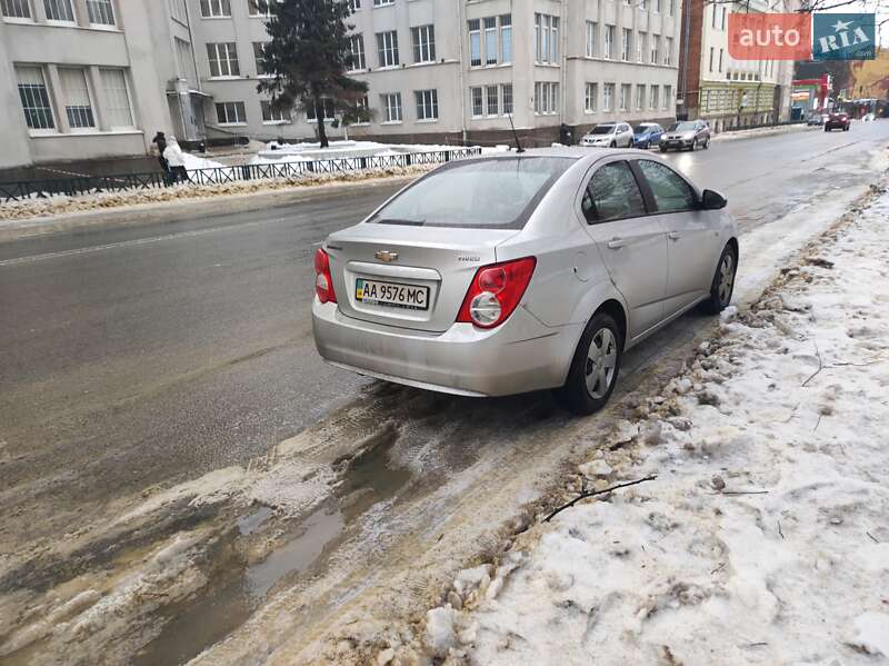 Седан Chevrolet Aveo 2012 в Харькове