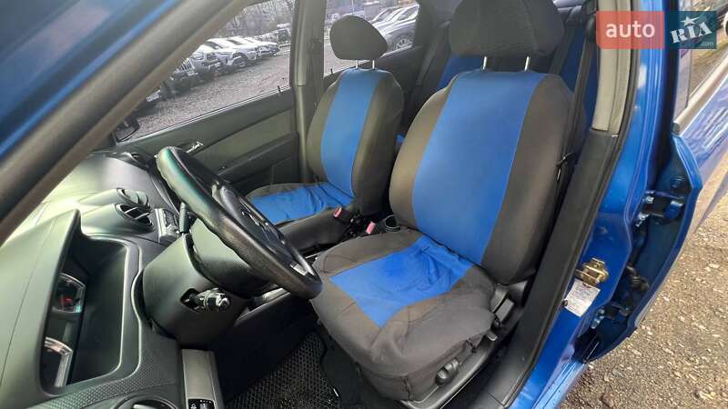 Седан Chevrolet Aveo 2006 в Києві