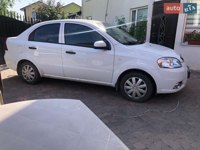 Седан Chevrolet Aveo 2011 в Виннице
