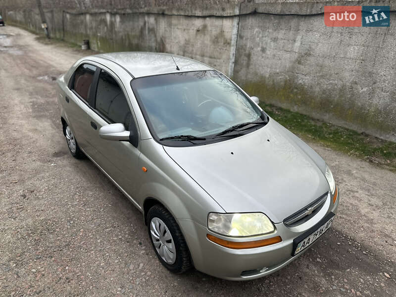 Седан Chevrolet Aveo 2005 в Києві