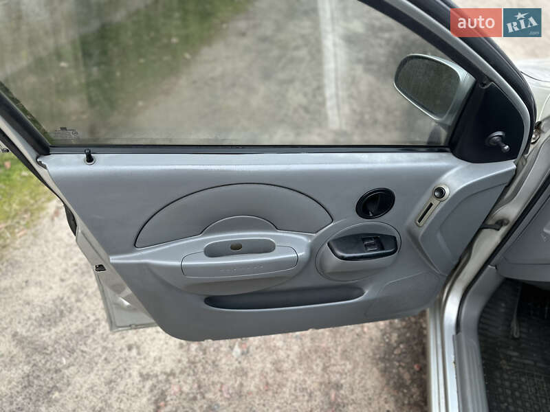 Седан Chevrolet Aveo 2005 в Києві