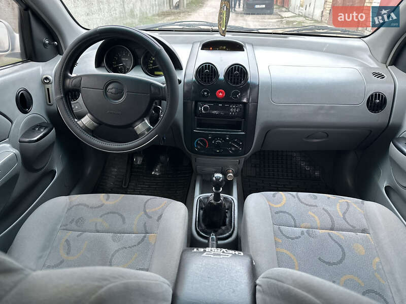 Седан Chevrolet Aveo 2005 в Києві