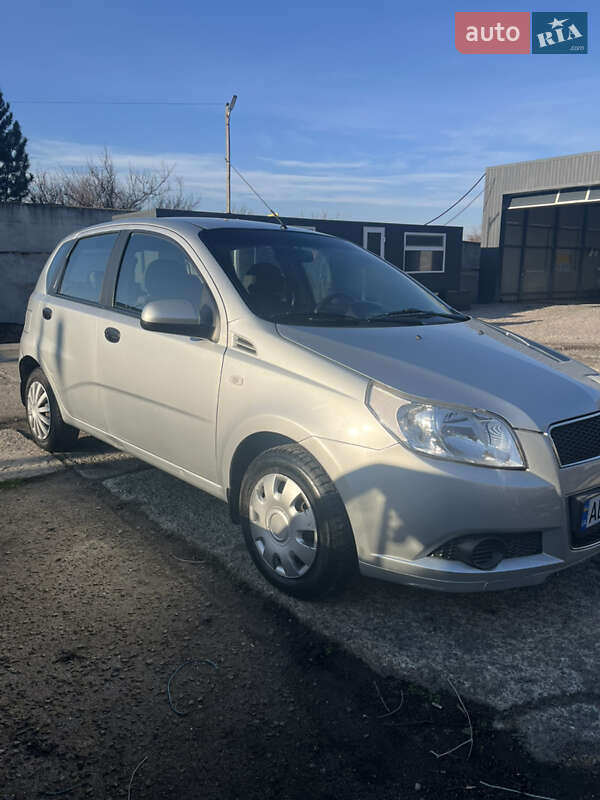 Хэтчбек Chevrolet Aveo 2011 в Новомосковске