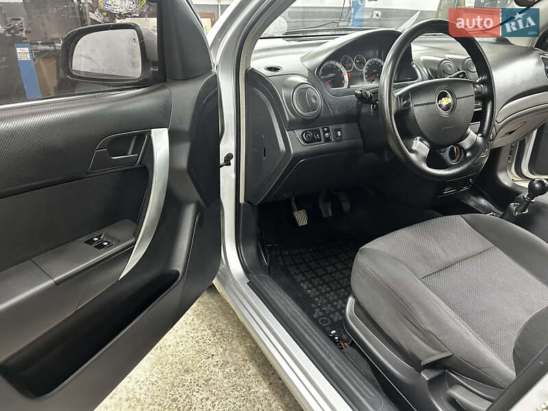 Седан Chevrolet Aveo 2011 в Новомосковську