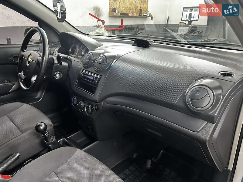 Седан Chevrolet Aveo 2011 в Новомосковську