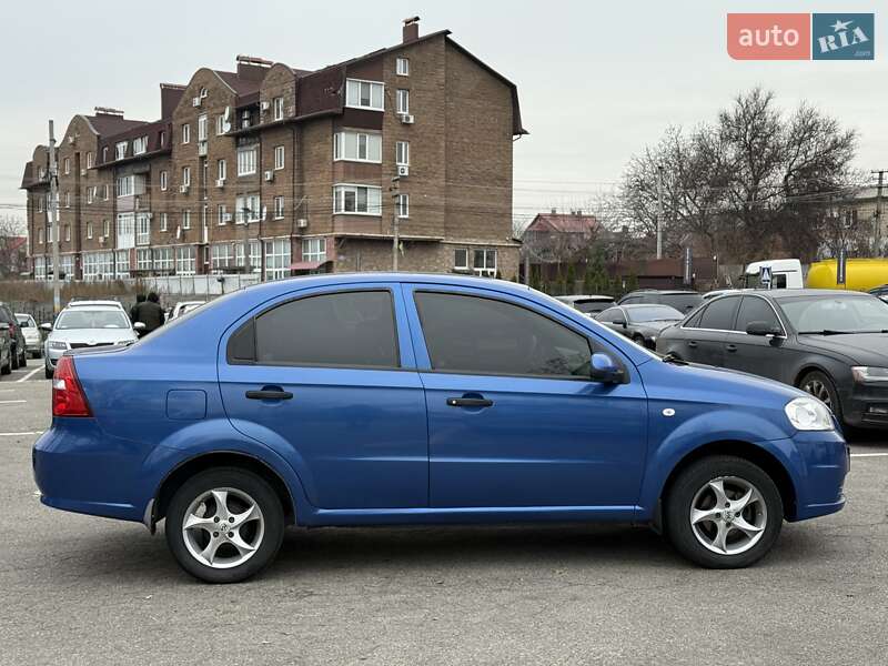 Седан Chevrolet Aveo 2006 в Киеве