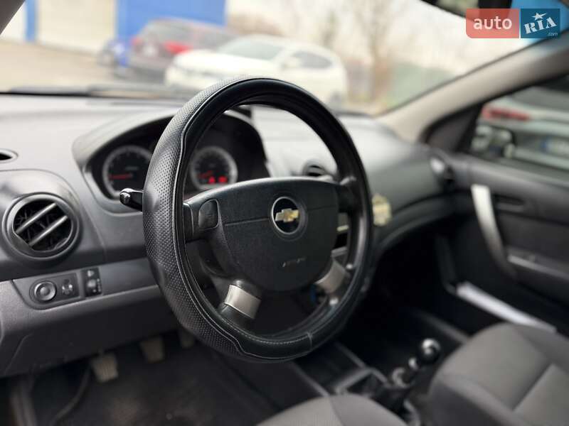 Седан Chevrolet Aveo 2006 в Киеве