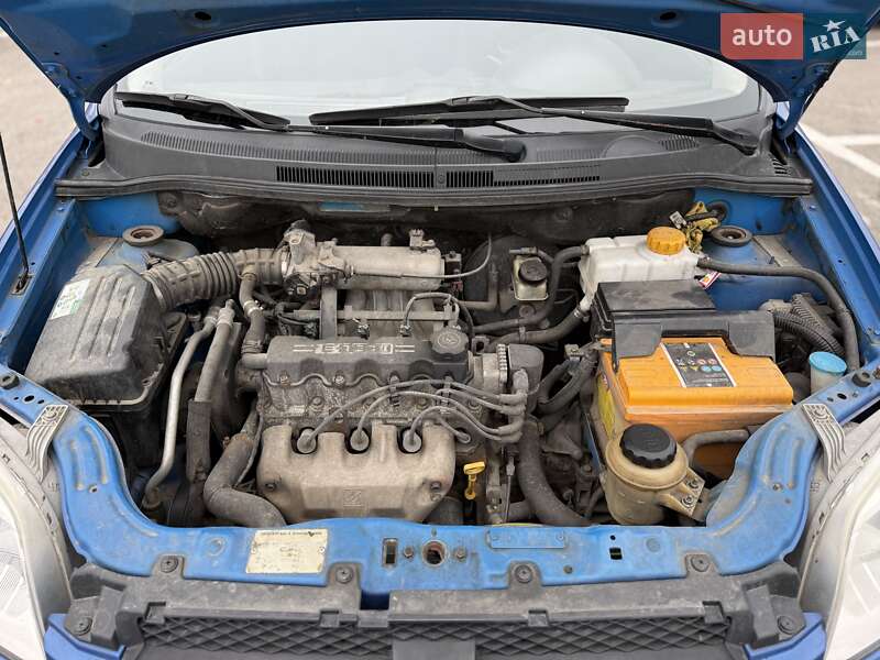 Седан Chevrolet Aveo 2006 в Киеве