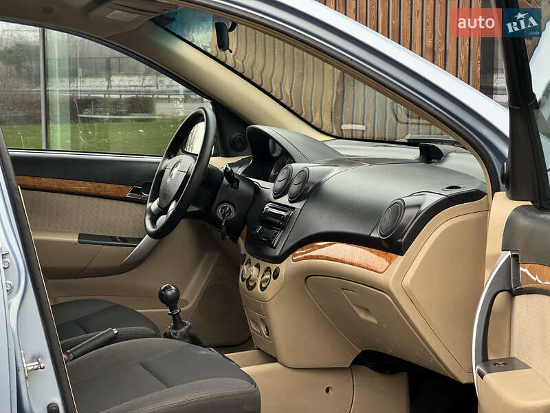 Седан Chevrolet Aveo 2008 в Дніпрі