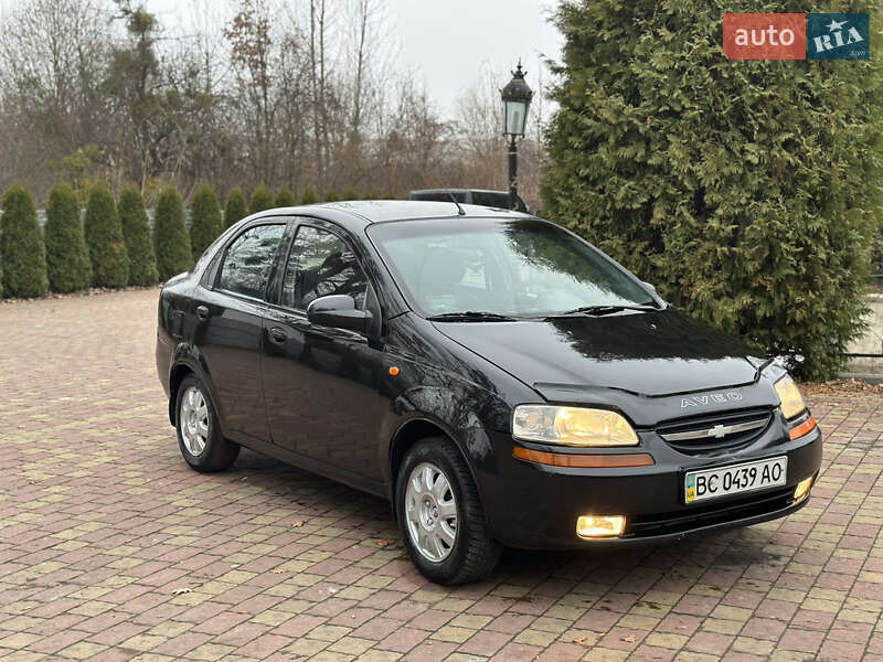 Седан Chevrolet Aveo 2005 в Жовкві