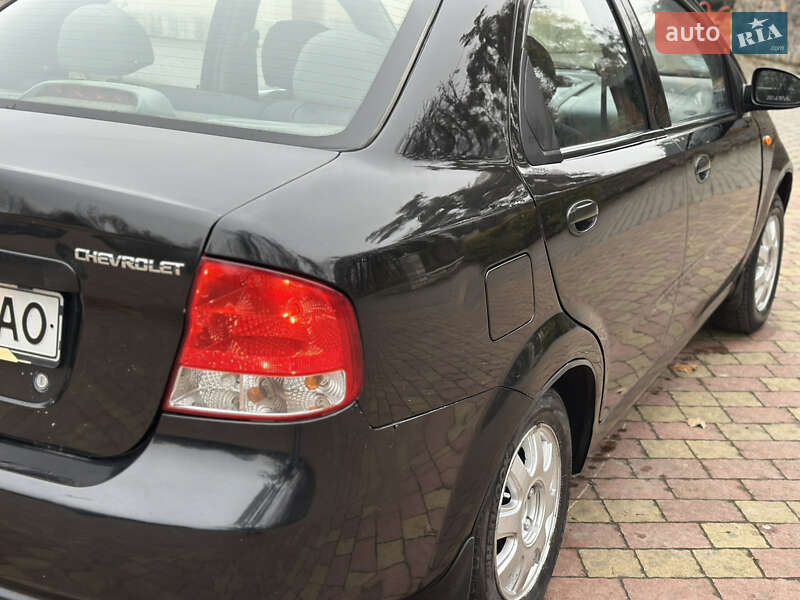 Седан Chevrolet Aveo 2005 в Жовкві