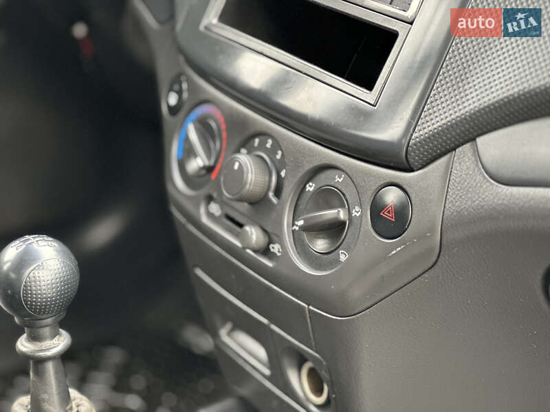 Седан Chevrolet Aveo 2006 в Кропивницькому