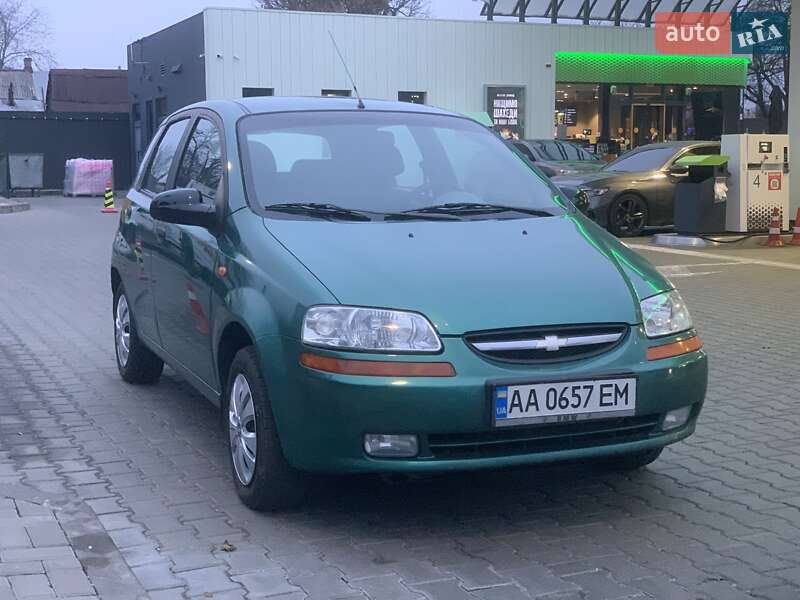 Хетчбек Chevrolet Aveo 2004 в Дніпрі