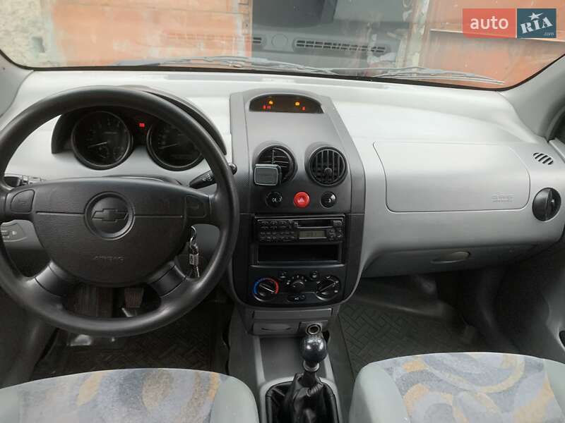 Хетчбек Chevrolet Aveo 2004 в Дніпрі
