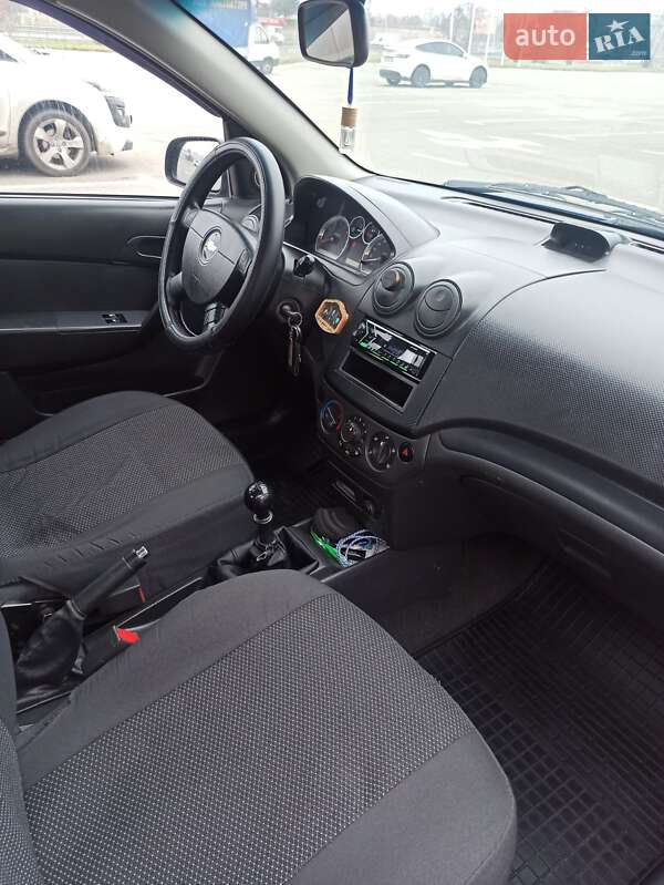 Седан Chevrolet Aveo 2010 в Києві