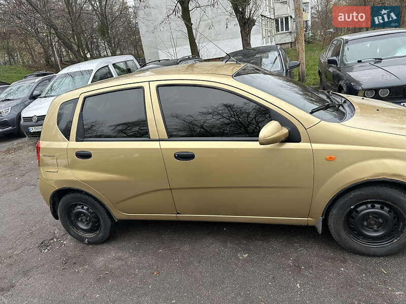 Хетчбек Chevrolet Aveo 2004 в Києві
