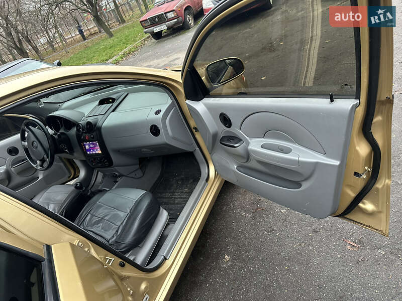 Хетчбек Chevrolet Aveo 2004 в Києві