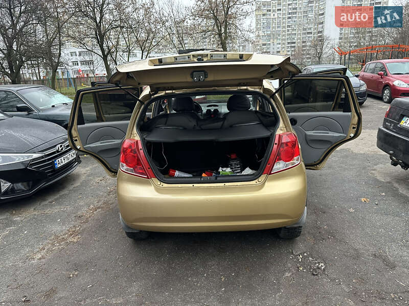 Хетчбек Chevrolet Aveo 2004 в Києві