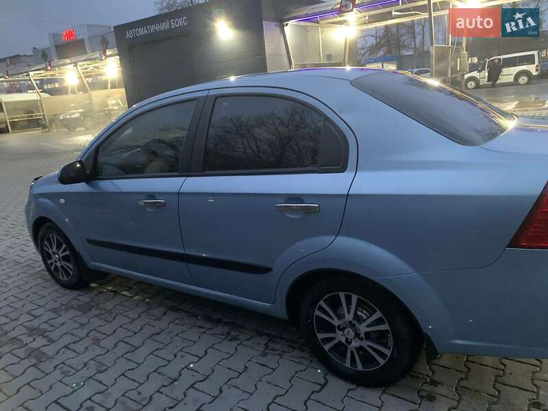 Седан Chevrolet Aveo 2008 в Черновцах