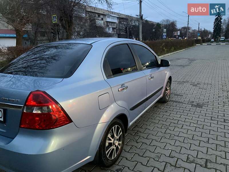 Седан Chevrolet Aveo 2008 в Черновцах