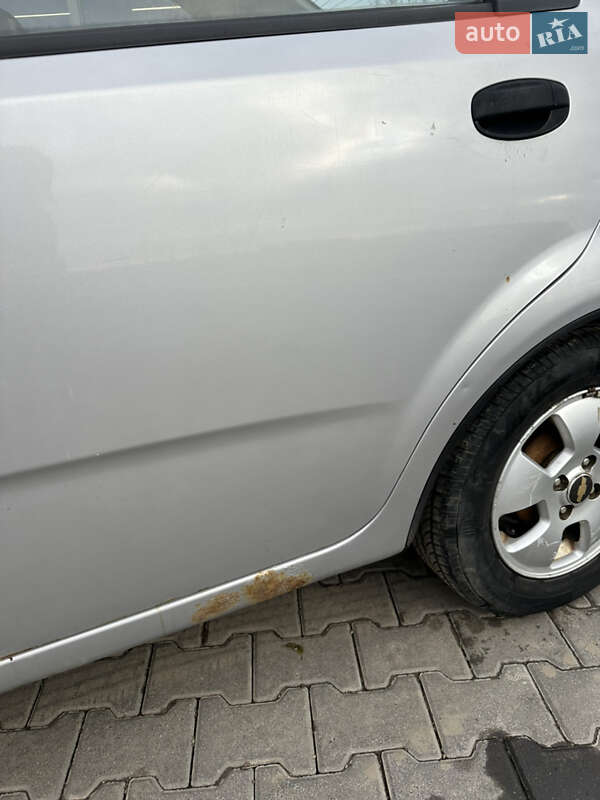 Седан Chevrolet Aveo 2006 в Чернівцях