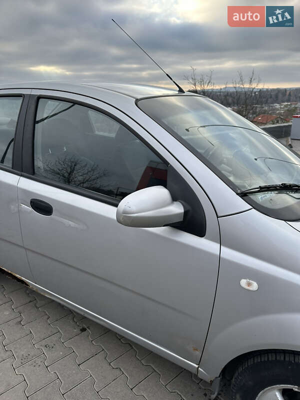 Седан Chevrolet Aveo 2006 в Чернівцях
