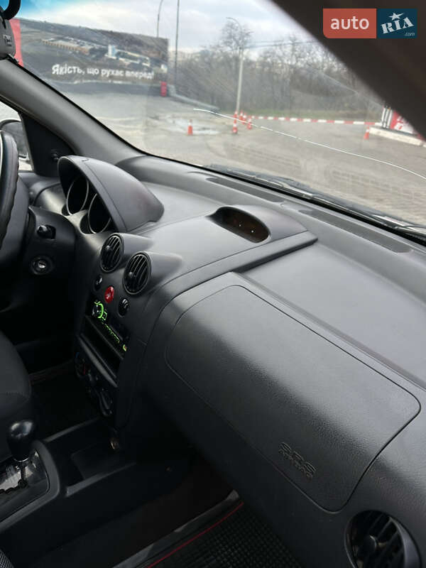 Седан Chevrolet Aveo 2006 в Чернівцях