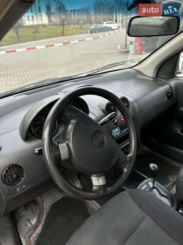 Седан Chevrolet Aveo 2006 в Чернівцях