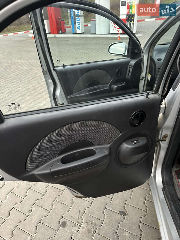 Седан Chevrolet Aveo 2006 в Чернівцях