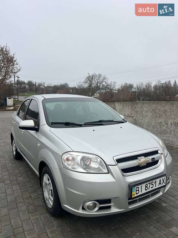 Седан Chevrolet Aveo 2008 в Хороле