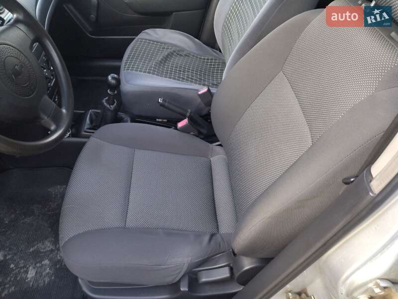 Седан Chevrolet Aveo 2007 в Рівному