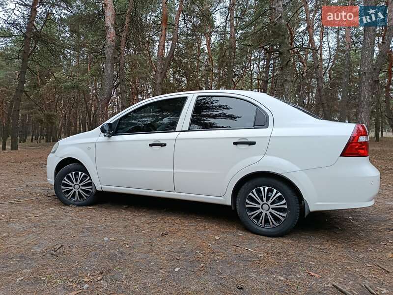 Седан Chevrolet Aveo 2007 в Дніпрі