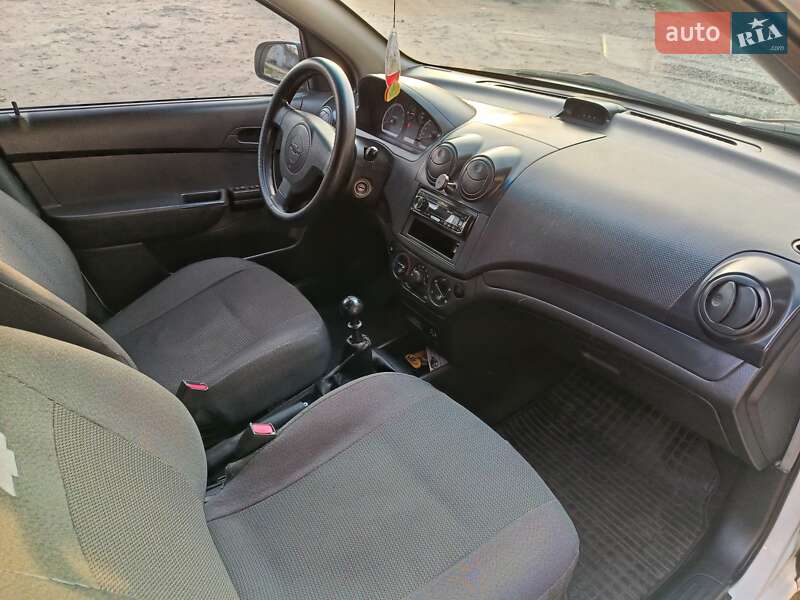 Седан Chevrolet Aveo 2007 в Дніпрі