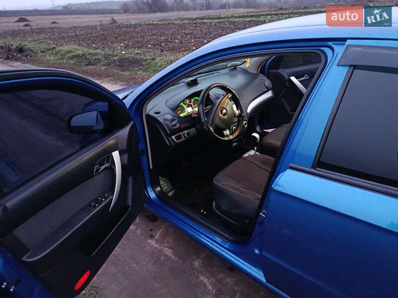 Седан Chevrolet Aveo 2010 в Корсунь-Шевченківському