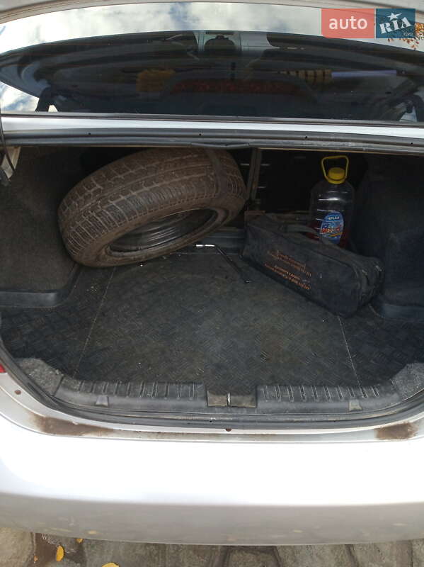 Седан Chevrolet Aveo 2005 в Валках